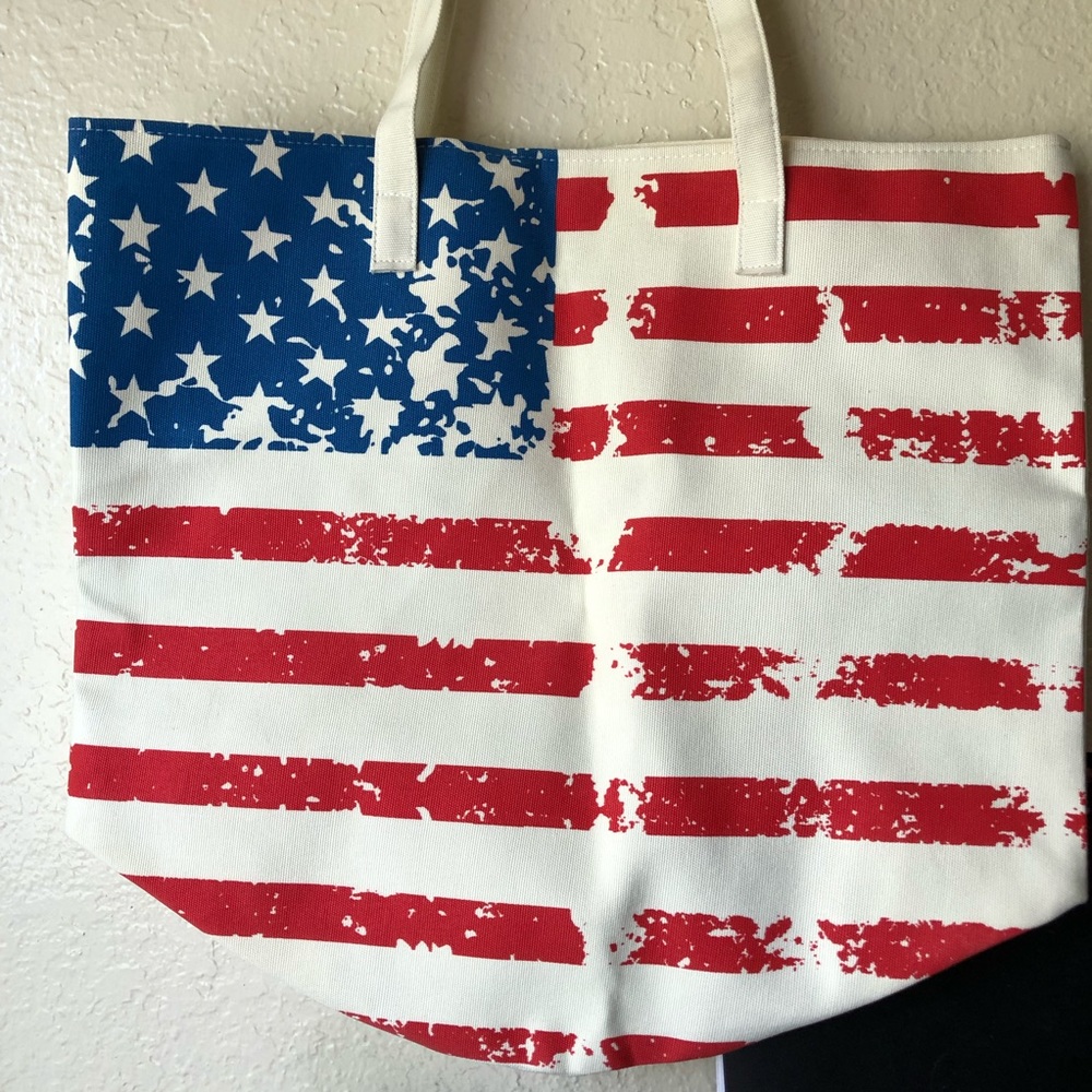 NWT Stars and Stripes Jumbo Bucket Bag